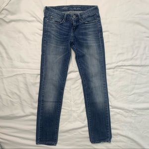 Levis Women 24/00 Skinny Short Denim Jeans
